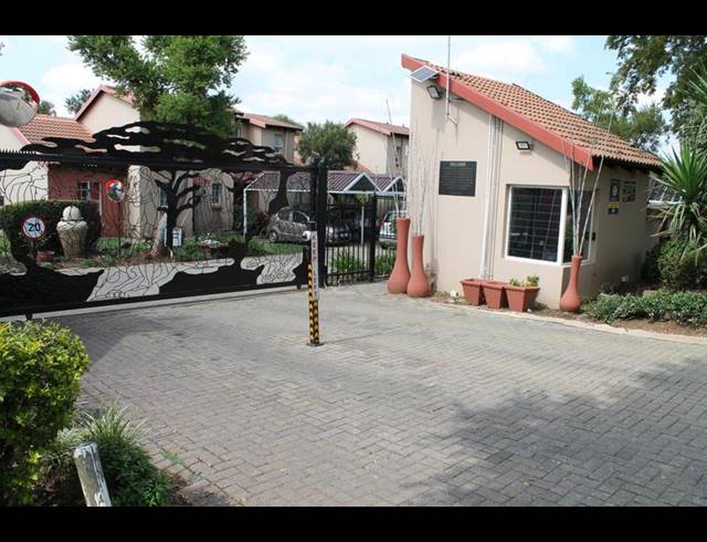 2 BEDROOM TOWNHOUSE FOR SALE IN ILLIONDALE